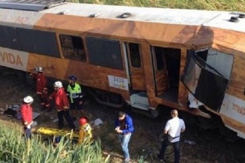 В Коста-Рике столкнулись два пригородных поезда 