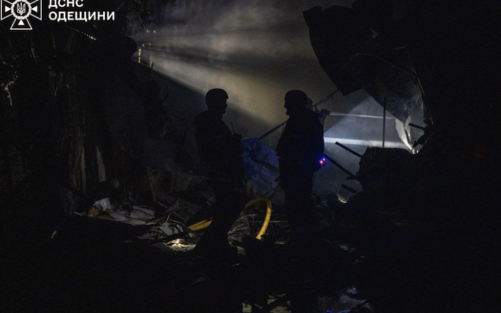 Росіяни обстріляли Одесу дронами. Постраждав енергооб'єкт, підприємства і будинок (доповнено)