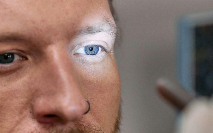 У США схвалили до використання краплі, які діють як окуляри від вікової далекозорості