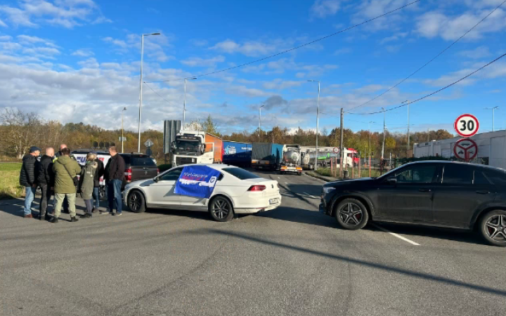Словацькі перевізники заблокували пункт пропуску на кордоні з Україною