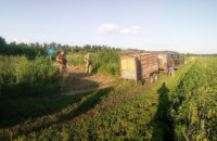 ​​На границе с РФ задержали "УАЗ" с 49 ящиками водки и рыболовным снаряжением на 200 тыс. гривен  