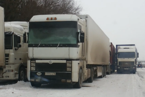 Из-за снегопада в Киев закрывают въезд фур