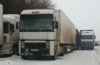 Из-за снегопада в Киев закрывают въезд фур