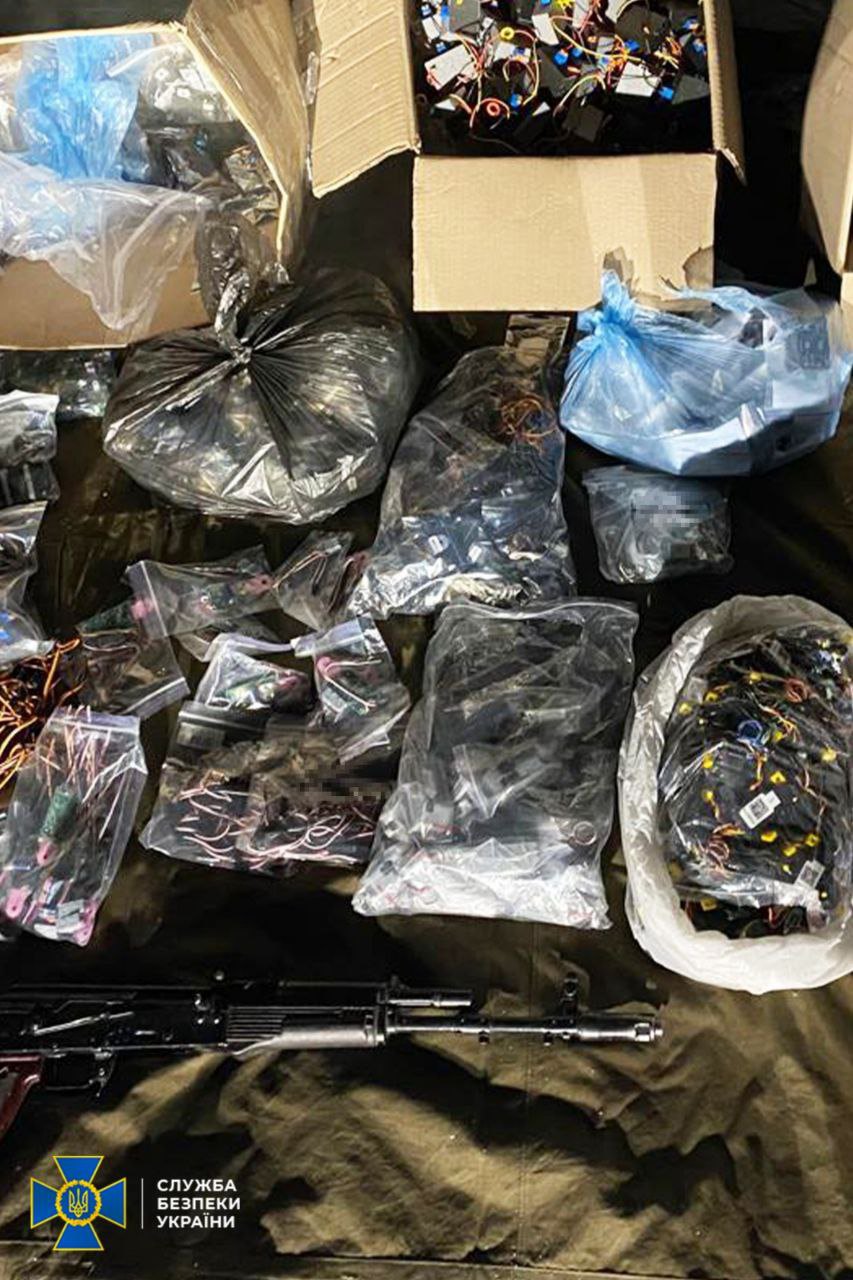 вилучена зброя та боєприпаси