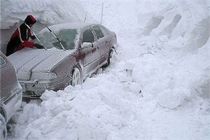 В Таджикистане 200 человек заблокированы на трассе из-за снега