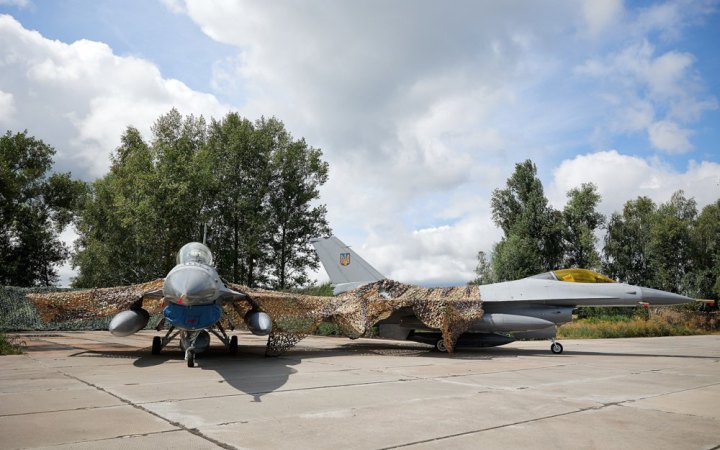 "Мілітарний": винищувачі F-16 для України оснастили системою раннього попередження про ракетний напад