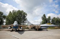 "Мілітарний": винищувачі F-16 для України оснастили системою раннього попередження про ракетний напад