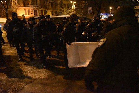 Правые радикалы в Киеве провели акцию с гробом к годовщине событий на Грушевского