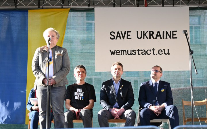 У Празі на концерт-марафон підтримки України Let's Save Ukraine прийшли сотні людей, - посольство