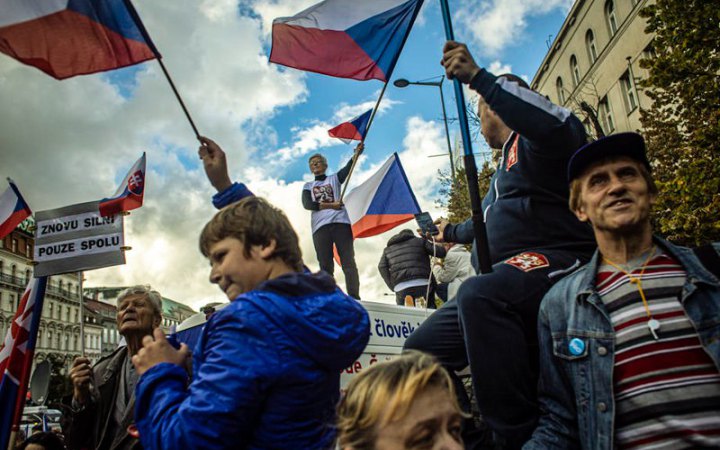 Криза, протести і скандали. Чим відзначилися виборчі перегони в Чехії 