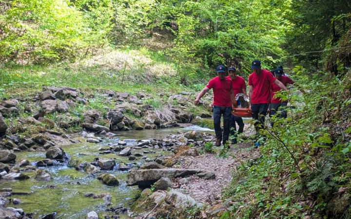 У Карпатах рятувальники допомогли трьом туристкам