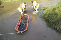 На Прикарпатті втопився чоловік, а у Дніпрі одну людину вдалося врятувати з водойми
