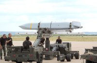 ЗМІ: Трамп розглядає можливість постачання Україні далекобійних ракет JASSM