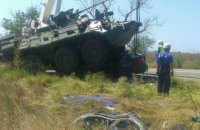 В Крыму в колонну российской бронетехники врезался легковой автомобиль