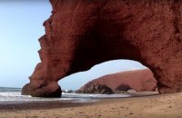 У Марокко впала знаменита арка на пляжі Легзіра