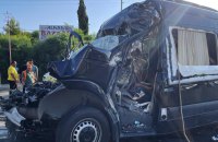 У Туреччині туристичний мікроавтобус зіткнувся з вантажівкою, загинула український гід