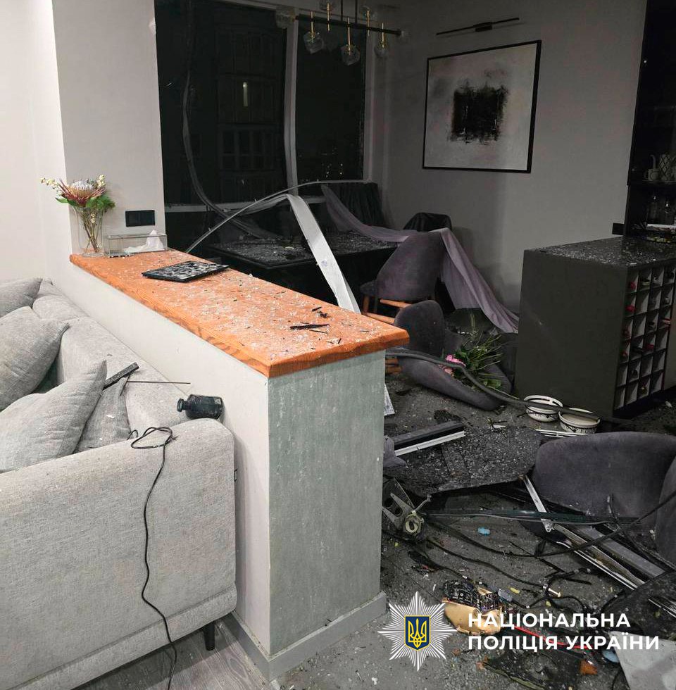 Російський дрон влетів у квартиру