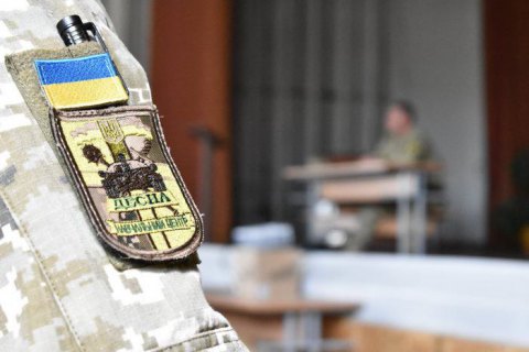 Військовослужбовець навчального центру "Десна" застрелився під час варти