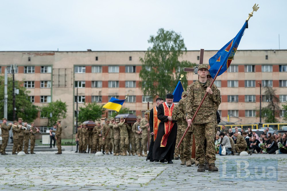 Прощання з полеглими захисниками