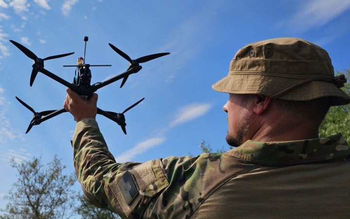 Бійці ГУР за допомогою FPV-дронів знищили десятки ворожої техніки 