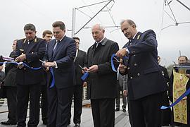Сегодня Азаров полностью откроет "мост Кирпы"