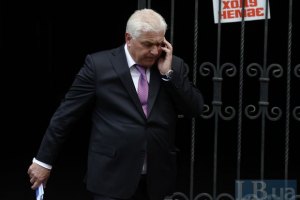 Син київського губернатора займається сінокосом