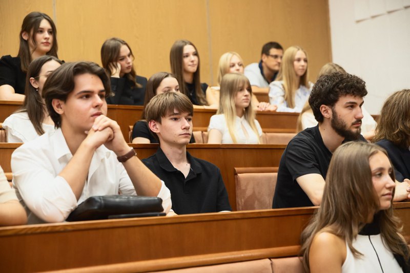 Студенти Навчально-науковий інституту міжнародних відносин КНУ імені Тараса Шевченка