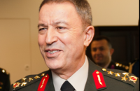 После президента ковидом заболел министр обороны Турции