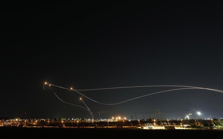 Ізраїль заявив про збиття кількох іранських ракет уже після того, як набуло чинності припинення вогню. Обіцяв відповідь