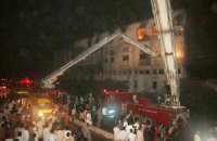 ​Пакистан: 125 рабочих погибли в пожаре на фабриках (обвнолено)