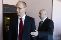 Яценюк и группа депутатов зашли в Кабинет министров