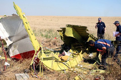 На месте катастрофы MH17 обнаружен крупный фрагмент ракеты "Бук"