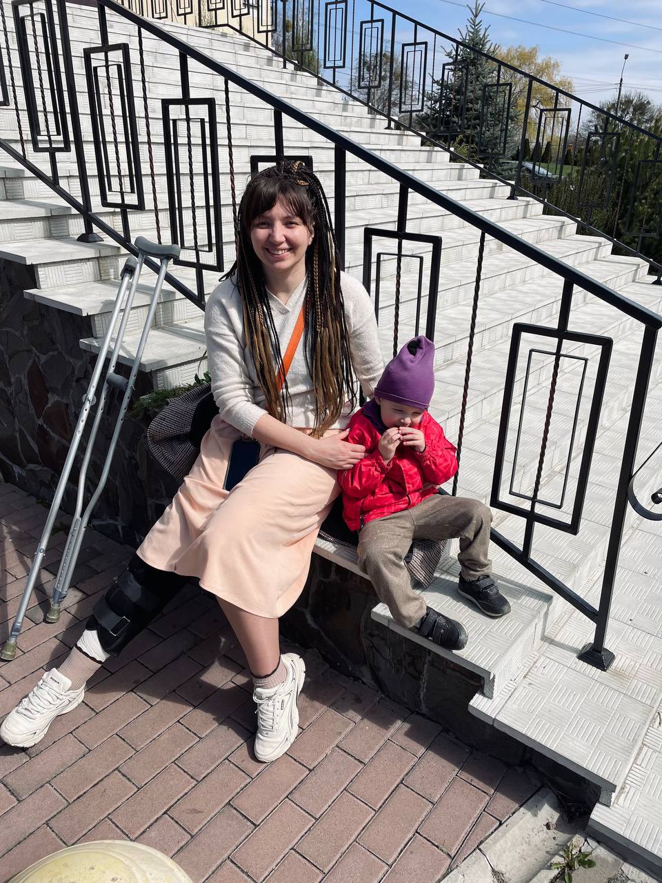 Реабілітація починається з милиць