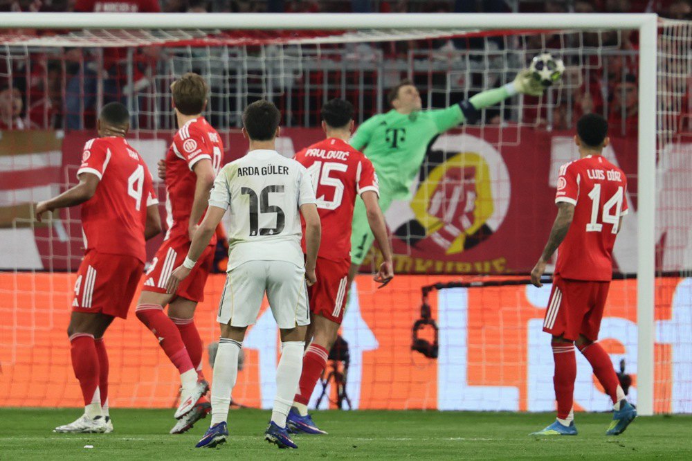 Момент з голом Гюлера зі штрафного