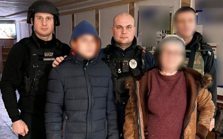 Працівники поліції евакуювали з Херсонської громади ще чотири родини з дітьми