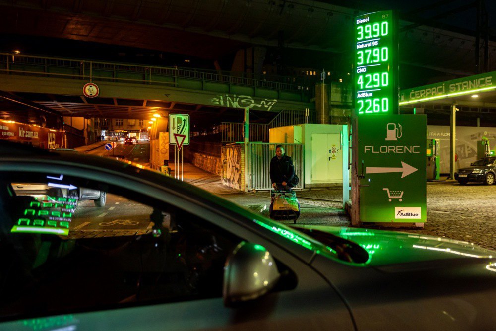 Ціни на пальне на заправці в Празі, 12 березня 2026 року. Ціни на пальне зросли в Чеській Республіці з початку військових ударів США та Ізраїлю по Ірану та атак у відповідь з боку Ірану.