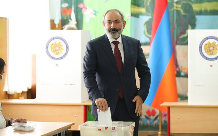Парламентська опозиція Вірменії заявила про початок процедури імпічменту прем'єра Пашиняна