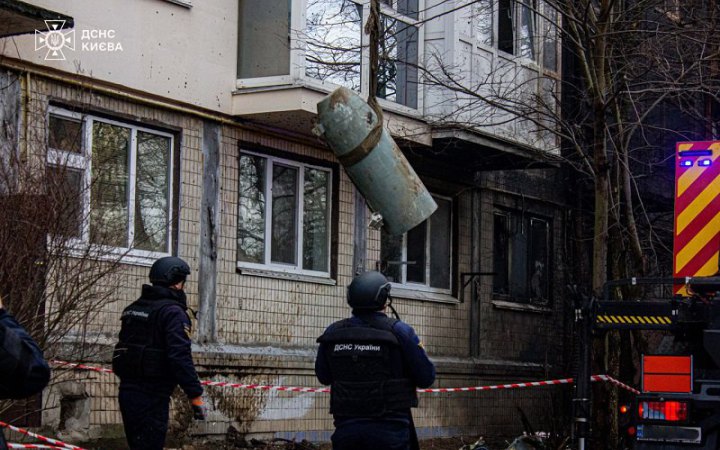 Після ранкової атаки росіян у Шевченківському Києва знайшли бойову частину ракети Х-101 