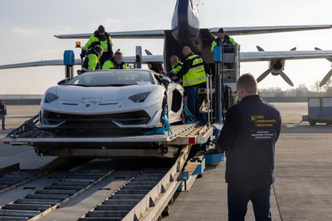 Украина отправила немецким следователям Lamborghini и Rolls Royce как вещественные доказательства по делу о мошенничестве