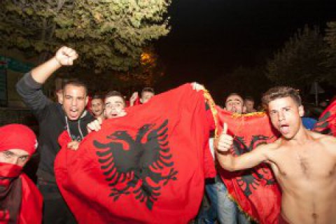 В Албании на митинге оппозиции "белым порошком" отравились 70 человек