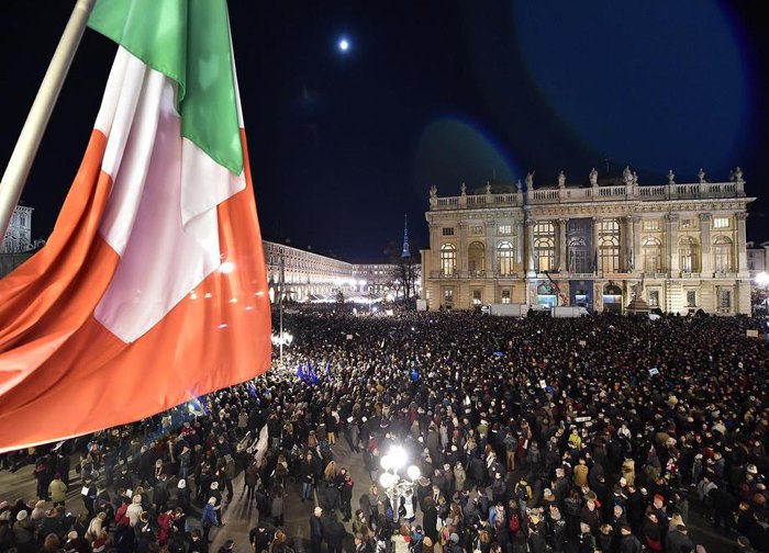 Прихильники руху 'Сардини' заповнили площу Турину, 10 грудня 2019 року.