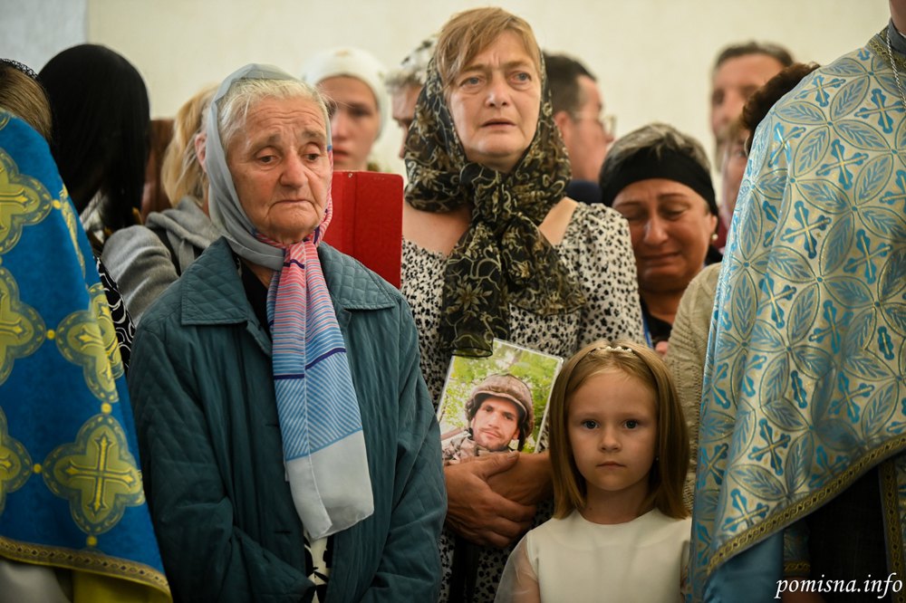 Маємо навчитися бути поруч із рідними загиблих героїв.