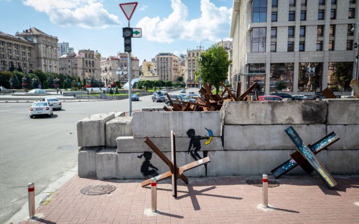 В Києві розпочали консервацію муралу Бенксі