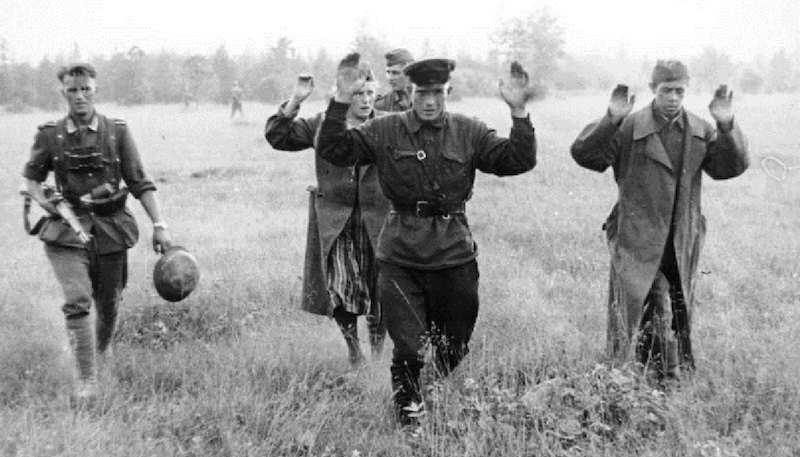 Влітку 1941-го червоноармійці масово здавались у полон