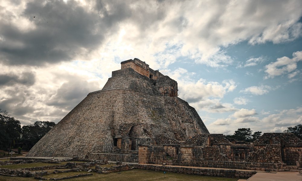 Піраміда Віщуна (Pirámide del Adivino) в майянському місті Ушмаль (Uxmal) на півострові Юкатан.