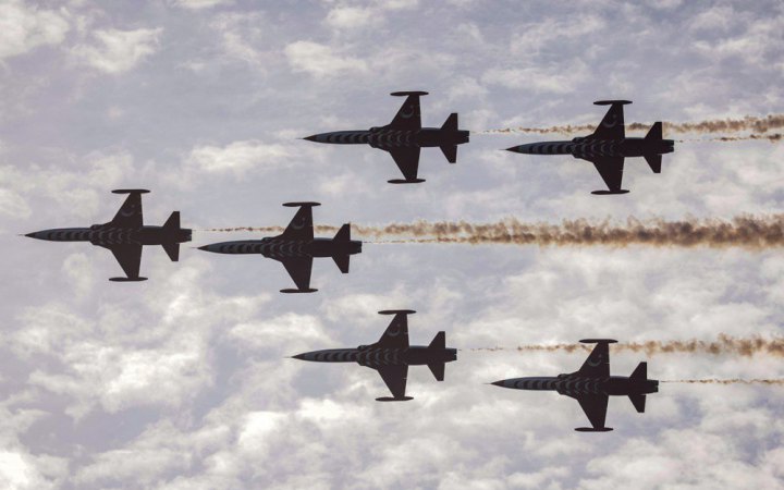 Турецькі винищувачі здійснили навчальні польоти над Чорним морем