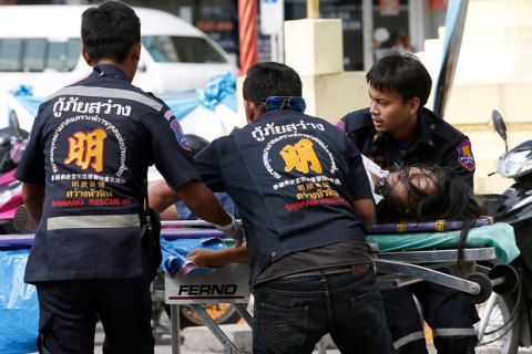 В Бангкоке произошла серия взрывов, ранены четыре человека