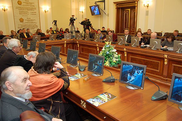 Заседание Совета по космическим исследованиям НАН Украины по случаю 15-летия первого украинско-американского научного
эксперимента в космосе 