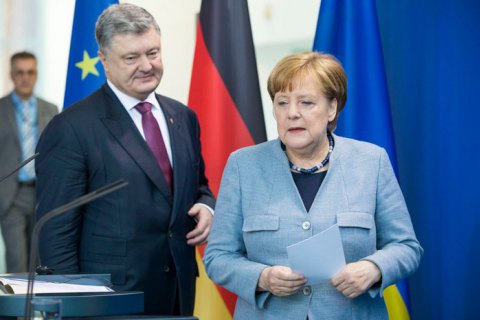 Порошенко провел телефонный разговор с Меркель накануне визита Путина в Германию