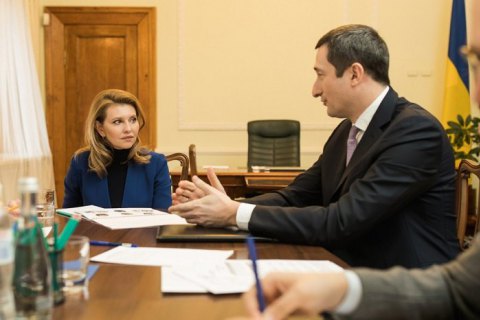 Олена Зеленська та голова Черкаської ОДА домовилися про пілотний проєкт шкільного харчування "Склянка молока"